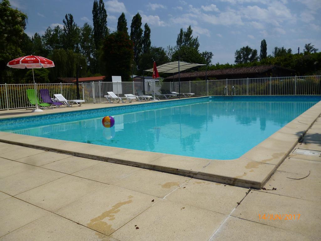 Camping Le Mouliat Hotel Moncrabeau Luaran gambar